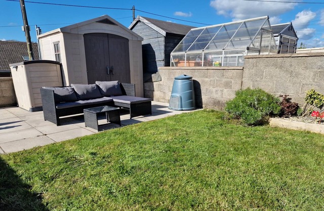 3br-sleeps6-petsok-off Road Parking-garden