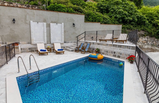 3BR Villa w Amazing Hilltop View on Budva Riviera