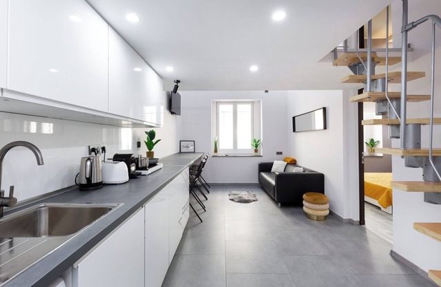 ⭐3in1 MODERN DESIGN - 3 Apartment TOGETHER ❤️AIRCO 5BEDROOMs 4BATHs 9BEDs