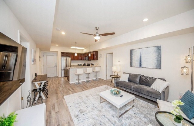 3K ~Spacious Cozy 2 Bedroom Condo in a Lifestyle Center.