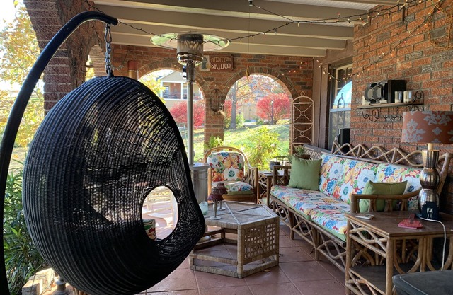 3mi to downtown, packed w/extras, serene porch, swings, lights & music