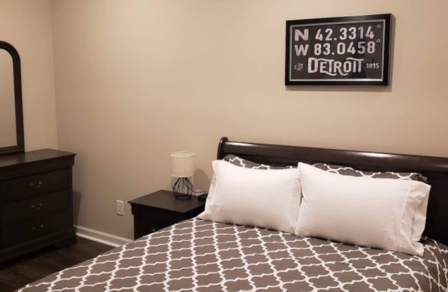 ★3min To Kellogg Park★1BR★ Plymouth ★ ParkingW/D★