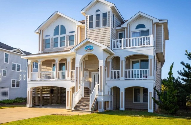 3min Walk to Beach, Pool, Hot Tub, & Game Room!