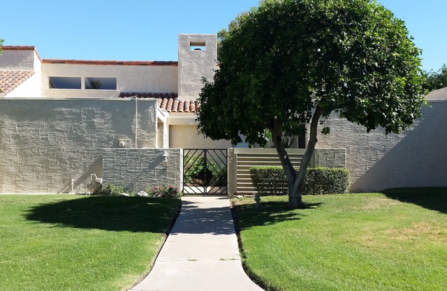 3RD FAIRWAY OF THE DINAH SHORE - Book your getaway in the desert