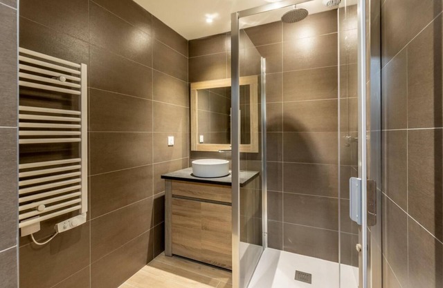 3rd floor, view valley, fitness, swimming pool, sauna, hammam, balcony, parking, tv, ski locker