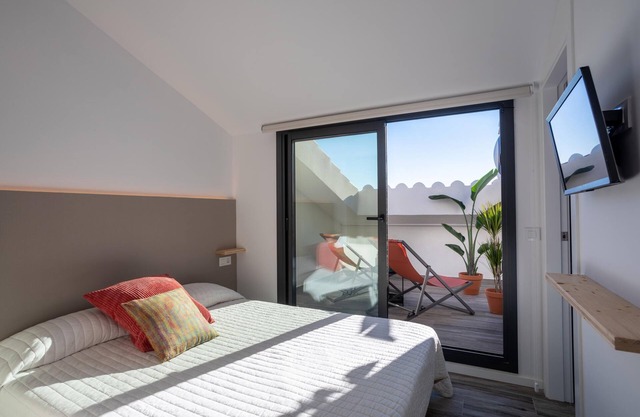 3SUITES - New building close to the beach and Barcelona