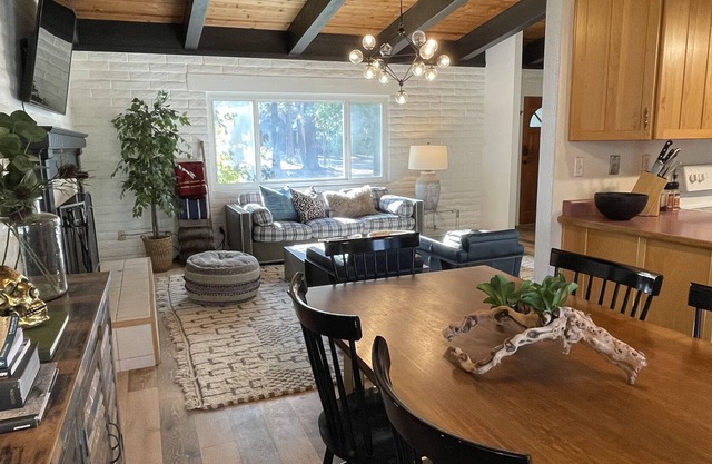 $4,200/mo-Furnished Ski Lease in South Lake Tahoe, 15 minutes to Heavenly Resort