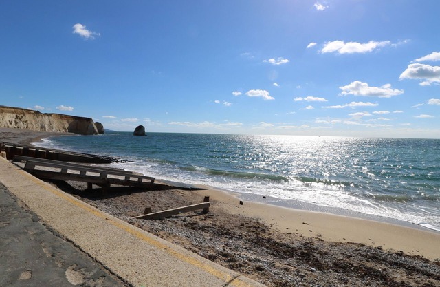 4 AFTON BARNS, pet friendly, character holiday cottage in Freshwater