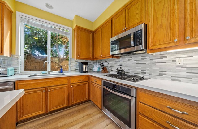 4 bd house with backyard near Disneyland