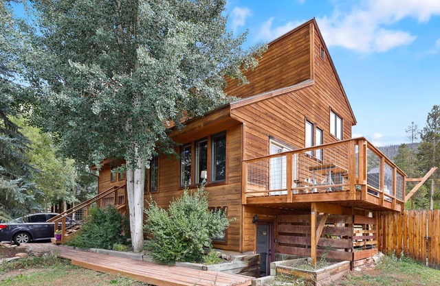4 BDR Getaway Near Golf Course w/ Mountain Views!