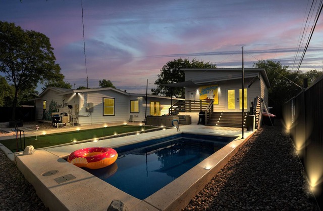 4 Bdrm / 6 bath - Heated Pool, Mini Golf, Pool House, Theater, Games