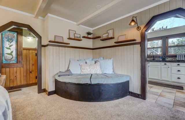 4 Bdrm, Amazing Veiws, Minutes from North Pole