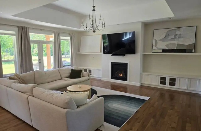 4 bdrm home in family friendly neighbourhood