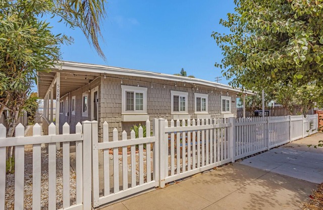 4 Beach Flats Sleeps 18 2Blks from Beach,Boardwalk,Sand,Surf