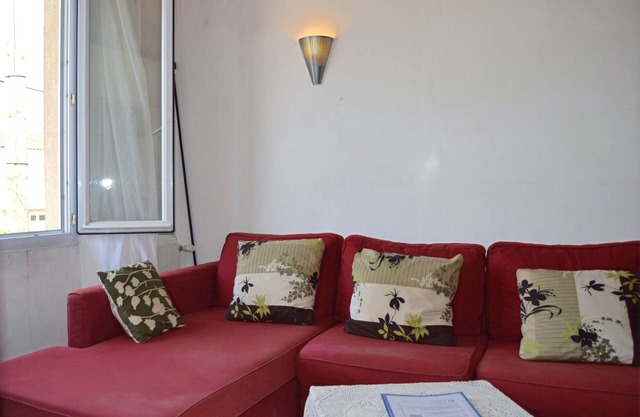 4-bed bungalow, very quiet and close to ALBI town center