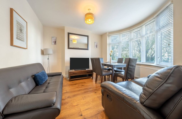 4 Bed Contractor Large Group Accommodation Luton