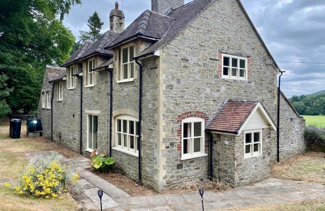 4 bed cottage Breath-taking views Sleeps 8