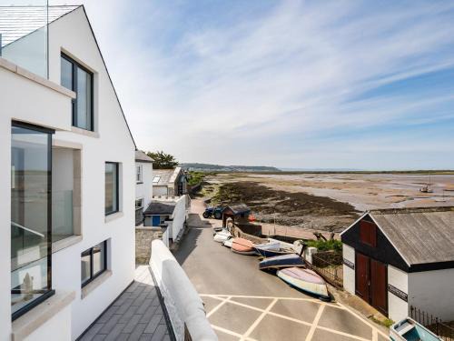 4 Bed in Appledore 56012