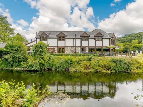 4 Bed in Oswestry 88850