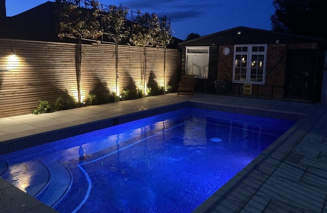 4 bed lodge with heated pool + 2 bed annex