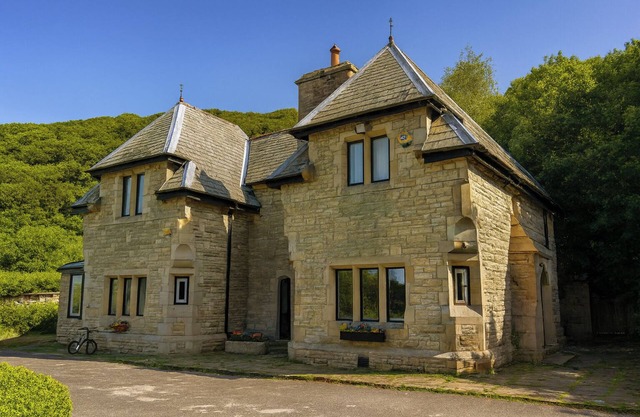 4 Bed Retreat-Sleeps 7-Parking-Garden-Lake Views