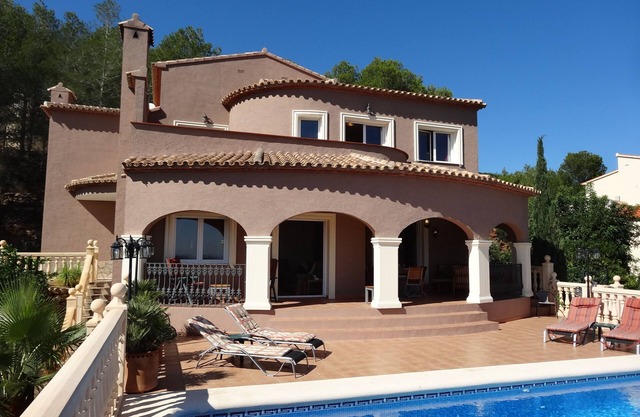 4 bed spacious villa, large pool, amazing views, A/C, fast wifi, La Sella, Denia