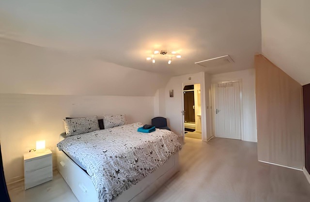 4 Bed Town House with free parking