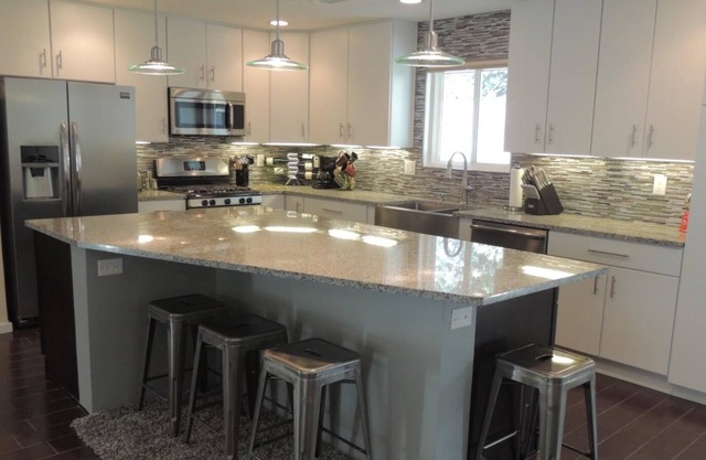 4 bedroom 2/ master home with hot tub, base of Sandia Mountains!