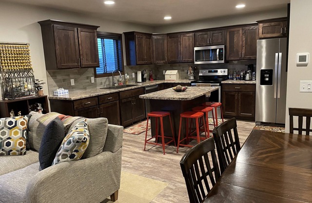 4 bedroom 3.5 bathroom townhouse in NW Sioux Falls. Sleeps 7-12 people.