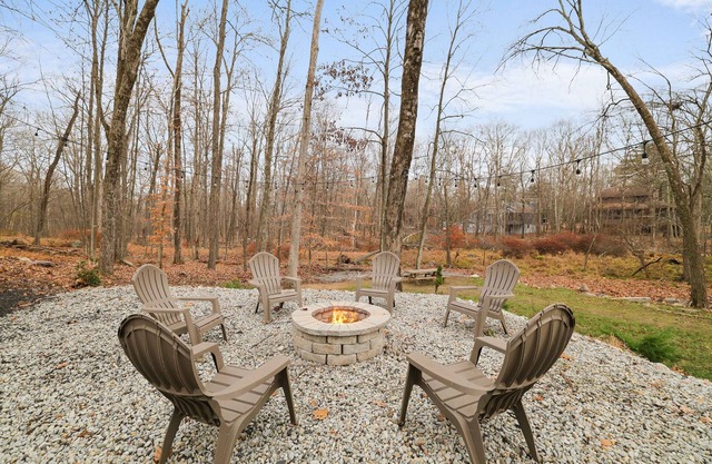 4 Bedroom/8 miles from Camelback/Hot Tub/2 Fire Pits/Fireplace/Game Room!