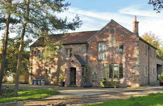 4 bedroom accommodation in Low Dinsdale