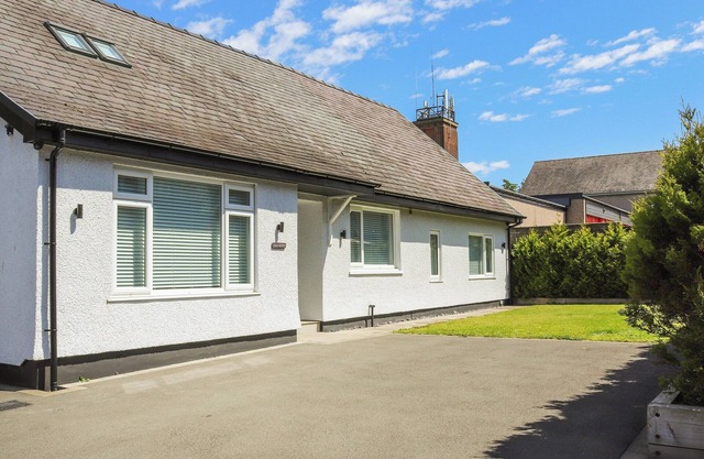 4 bedroom accommodation in Caernarfon