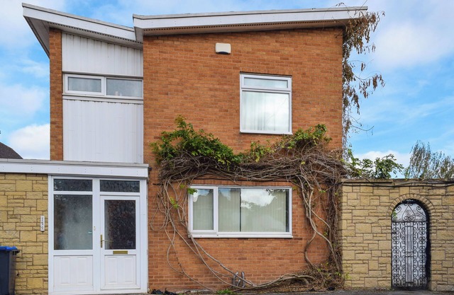 4 bedroom accommodation in Kenilworth