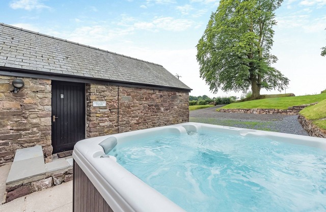 4 bedroom accommodation in Gwynfe, Llangadog