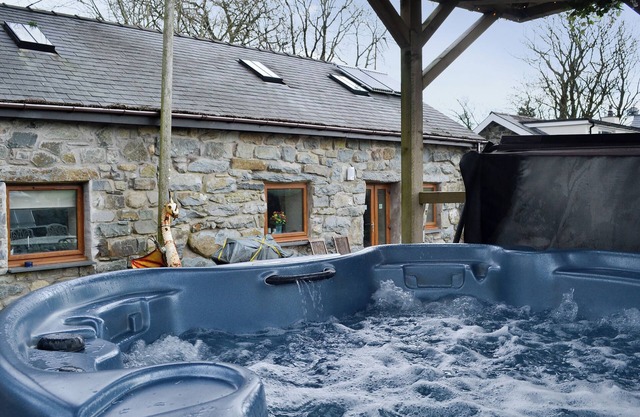 4 bedroom accommodation in Ymwlch, near Porthmadog