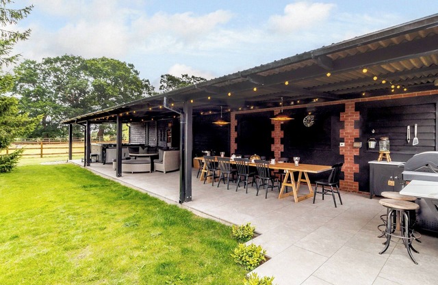 4 bedroom accommodation in Barnham