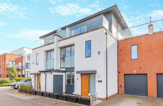 4 bedroom accommodation in Romford