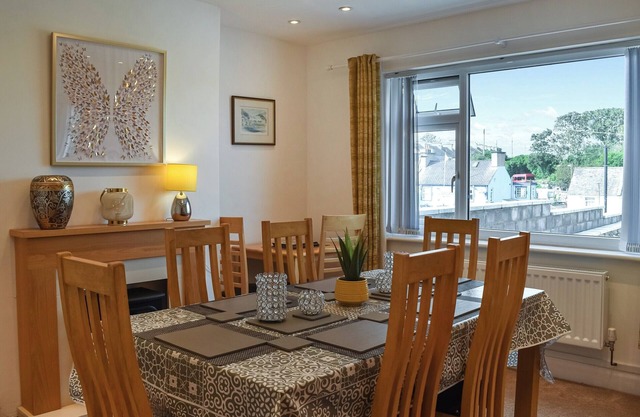 4 bedroom accommodation in Amlwch