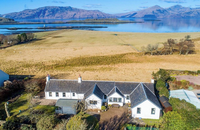 4 bedroom accommodation in Appin