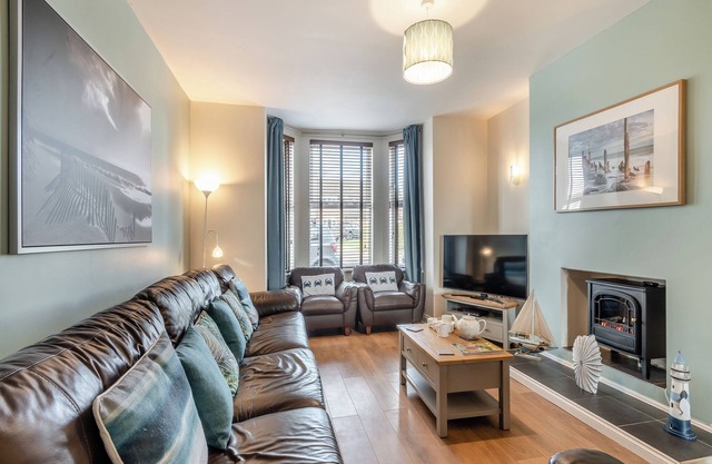 4 bedroom accommodation in Bacton