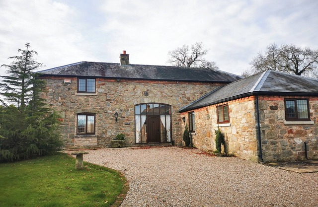 4 bedroom accommodation in Weston Rhyn, near Oswestry