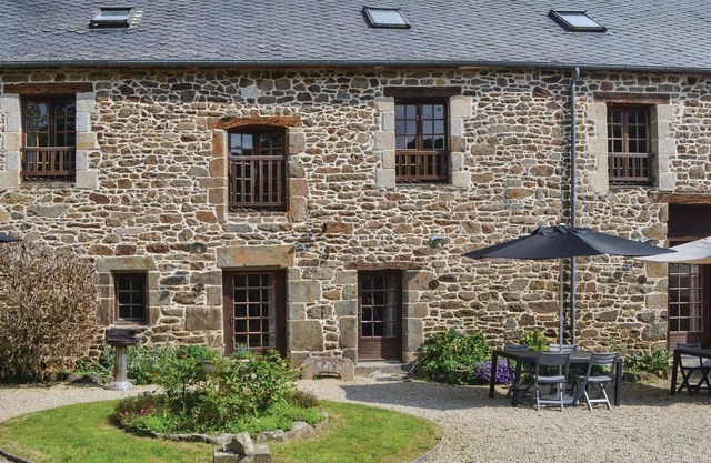 4 bedroom accommodation in Taden