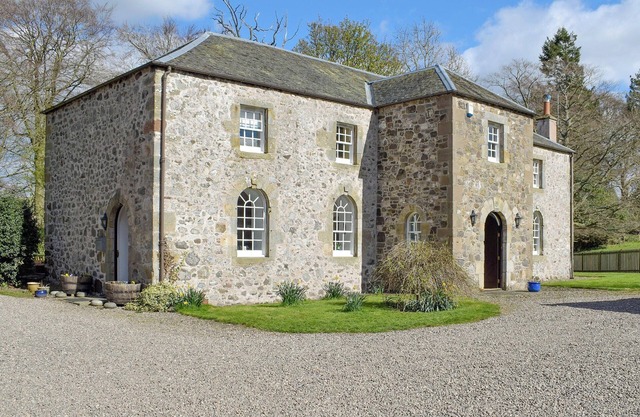 4 bedroom accommodation in Pitcairlie, near St Andrews