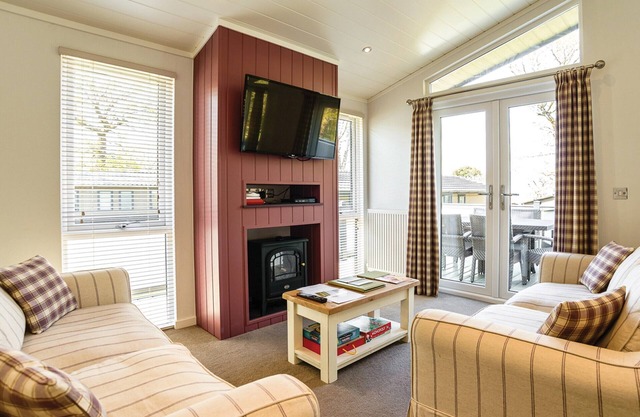 4 bedroom accommodation in Wootton, Nr Cowes