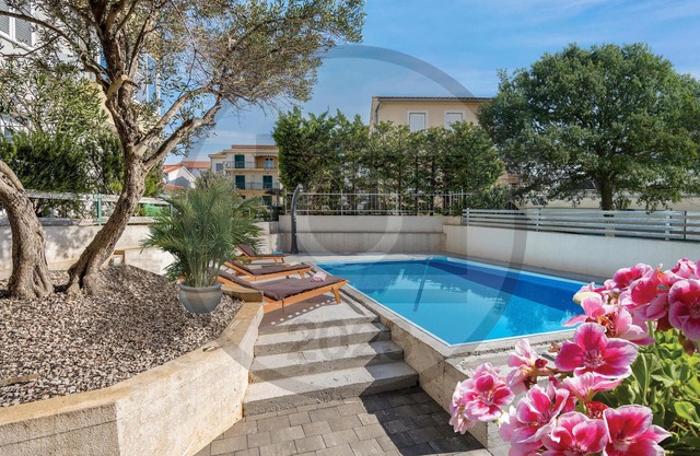 4 BEDROOM AMAZING APARTMENT IN
