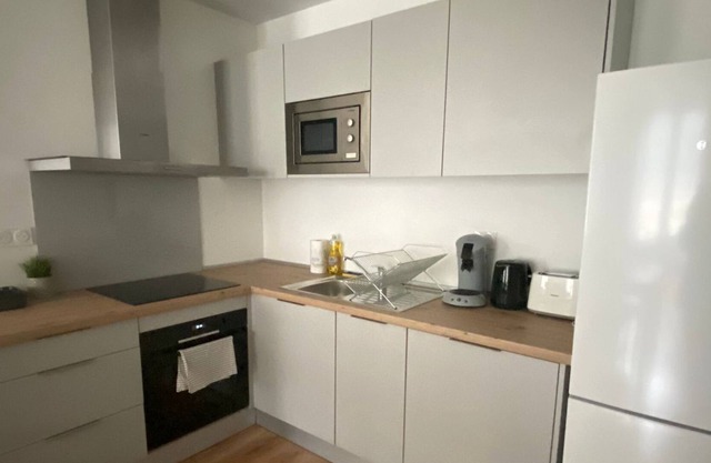4 bedroom apartment, spacious and bright