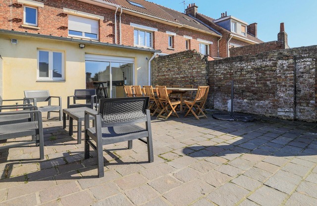 4 bedroom awesome home in Petite-Synthe