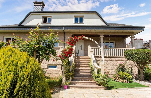 4 bedroom awesome home in Chantada