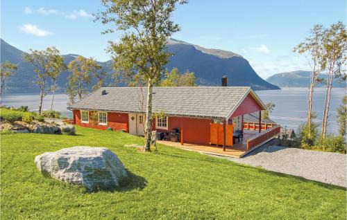 4 Bedroom Beautiful Home In Hundeidvik