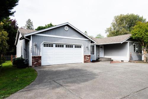 4-bedroom Burlington with AC & Wifi